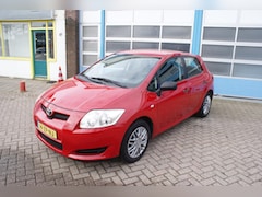 Toyota Auris - 1.4-16V Terra
