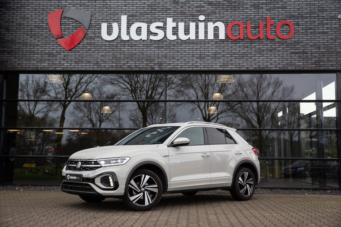 Volkswagen T-Roc - 1.5 TSI R-Line Edition 1.5 TSI R-Line Edition , Ascot Grijs, Adap. cruise, Stoel/stuurverwarming, - AutoWereld.nl