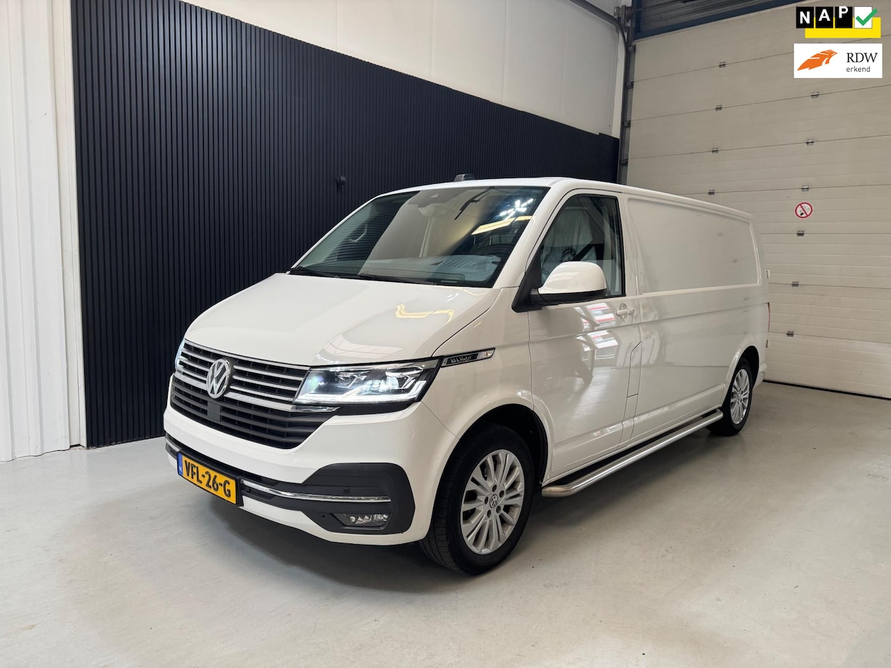 Volkswagen Transporter - 2.0 TDI L2H3 32 4Motion Highline bulli - AutoWereld.nl