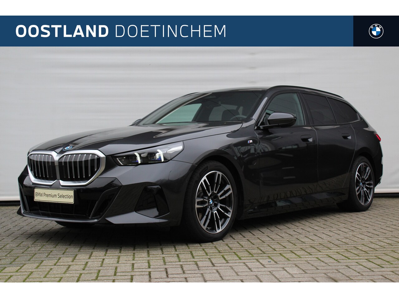 BMW 5-serie Touring - 530e M Sport Automaat / Panoramadak / Trekhaak / Achteruitrijcamera / M Sportonderstel / A - AutoWereld.nl