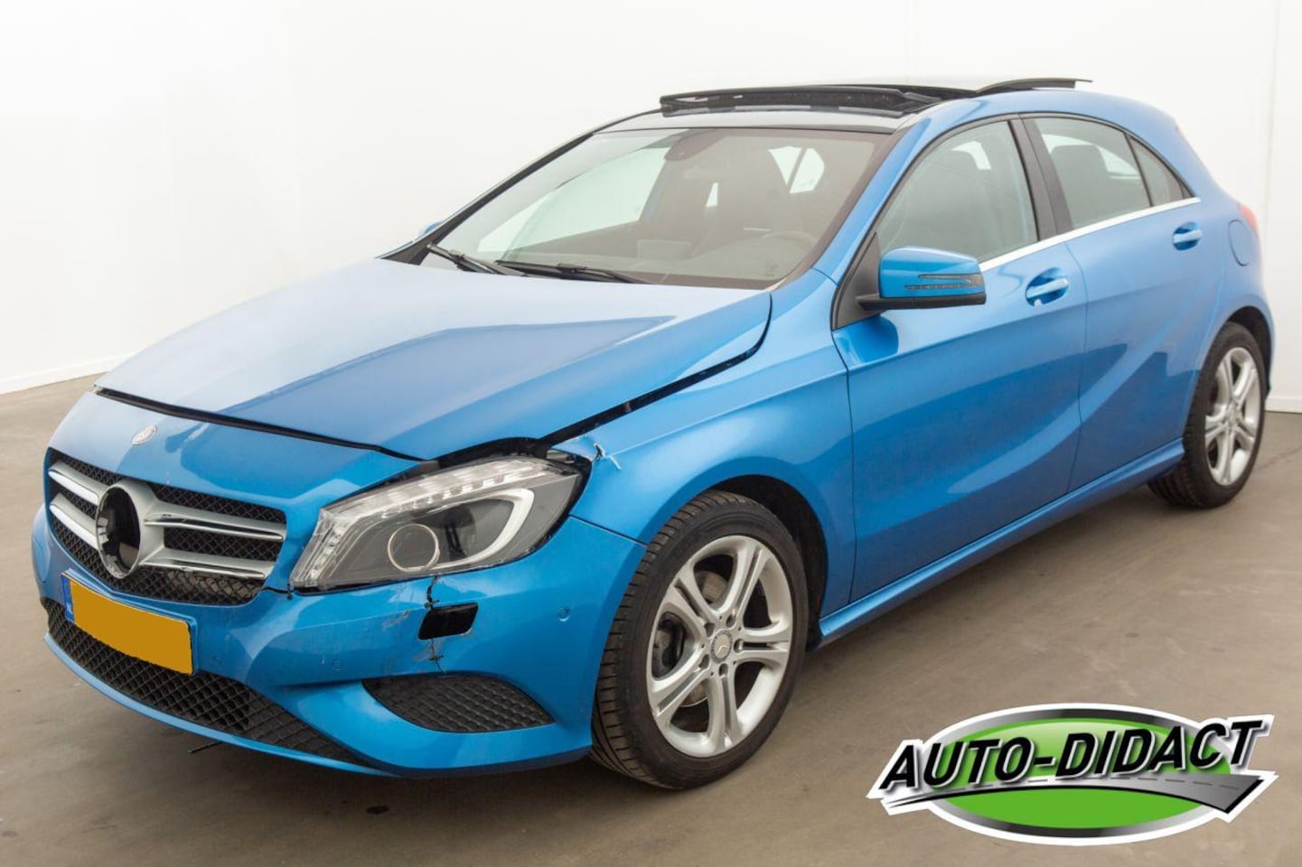 Mercedes-Benz A-klasse - 180 Automaat Pano Navi 90.485 km NAP Ambition - AutoWereld.nl