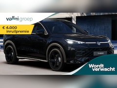 Volkswagen T-Roc - R-Line First Edition 1.5 eTSI 110 kW / 150 PK SUV Blackstyle | 20 inch Zwart | Trekhaak |