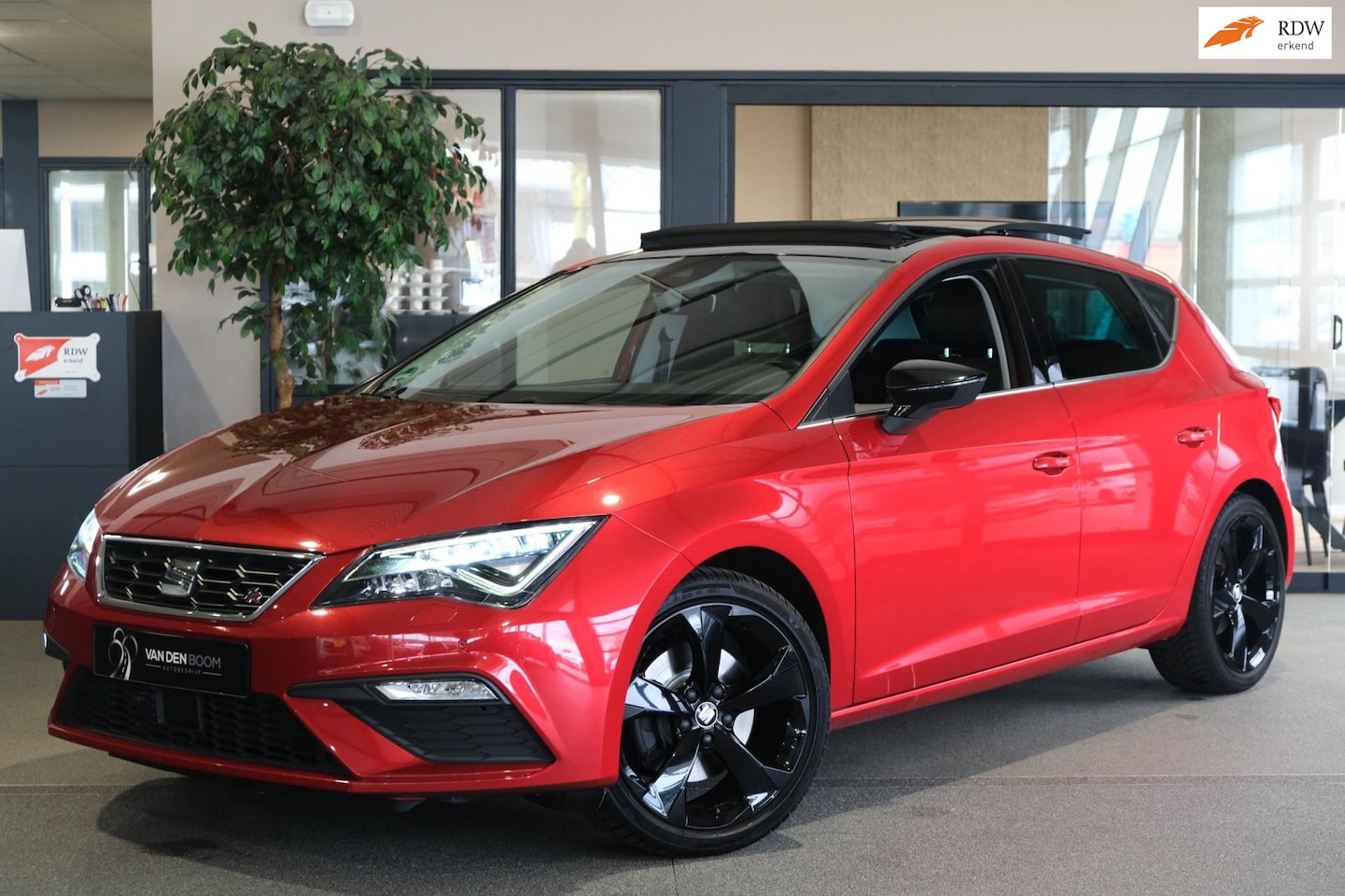 SEAT Leon - 1.8 TSI FR DSG 180 PK Pano Virtual Navi Led Leder Acc Pdc - AutoWereld.nl