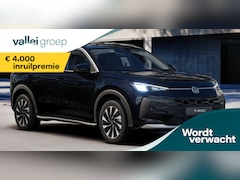 Volkswagen T-Roc - Life First Edition 1.5 eTSI 85 kW / 116 PK SUV 7 v | Trekhaak| Stoelverwarming | Stuurwiel