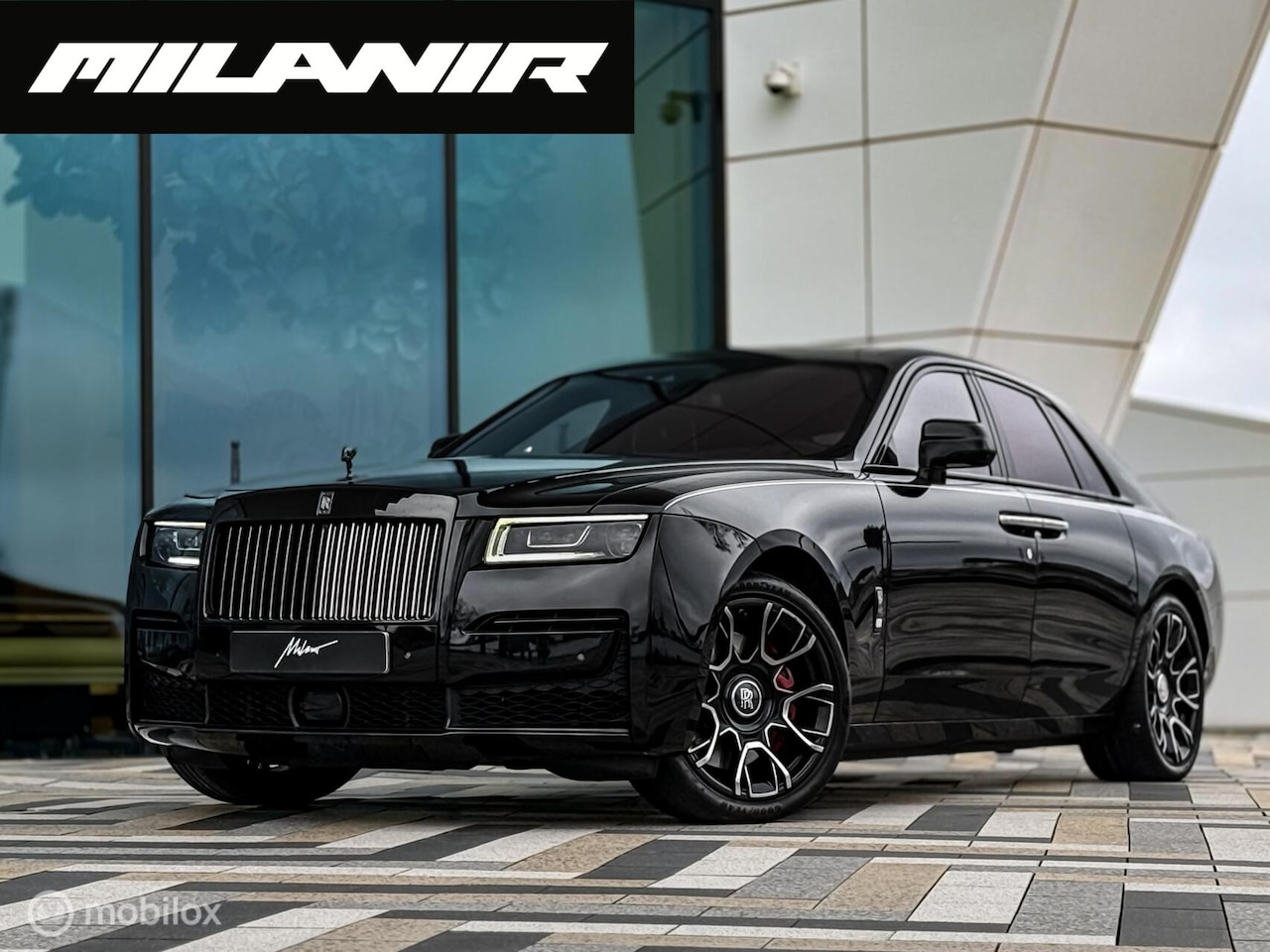 Rolls-Royce Ghost - 6.75 V12 Black Badge |Sterrenhemel|Bespoke|Massage|Verkoeling - AutoWereld.nl