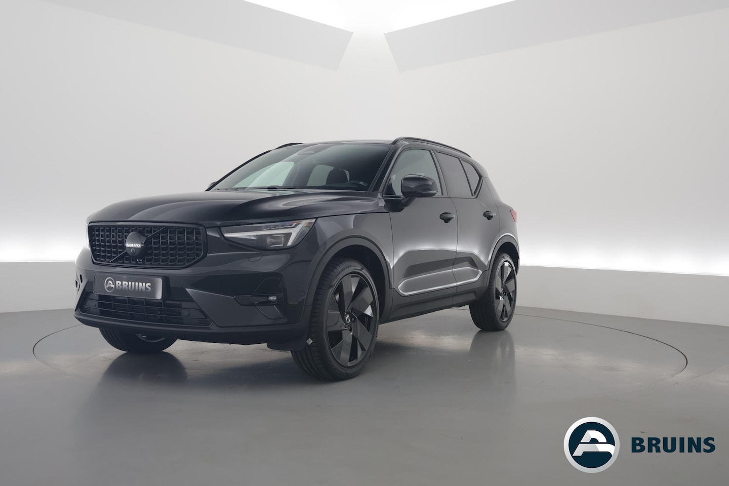 Volvo XC40 - 2.0 B3 Plus Black Edition | Facelift | 360 camera | Blis | ACC | Carplay | H&K Audio | - AutoWereld.nl