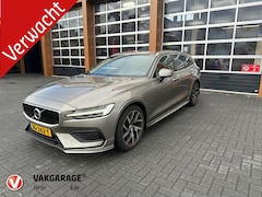 Volvo V60 - 2.0 T5 Momentum | Sportstoelen | Leer | Trekhaak |