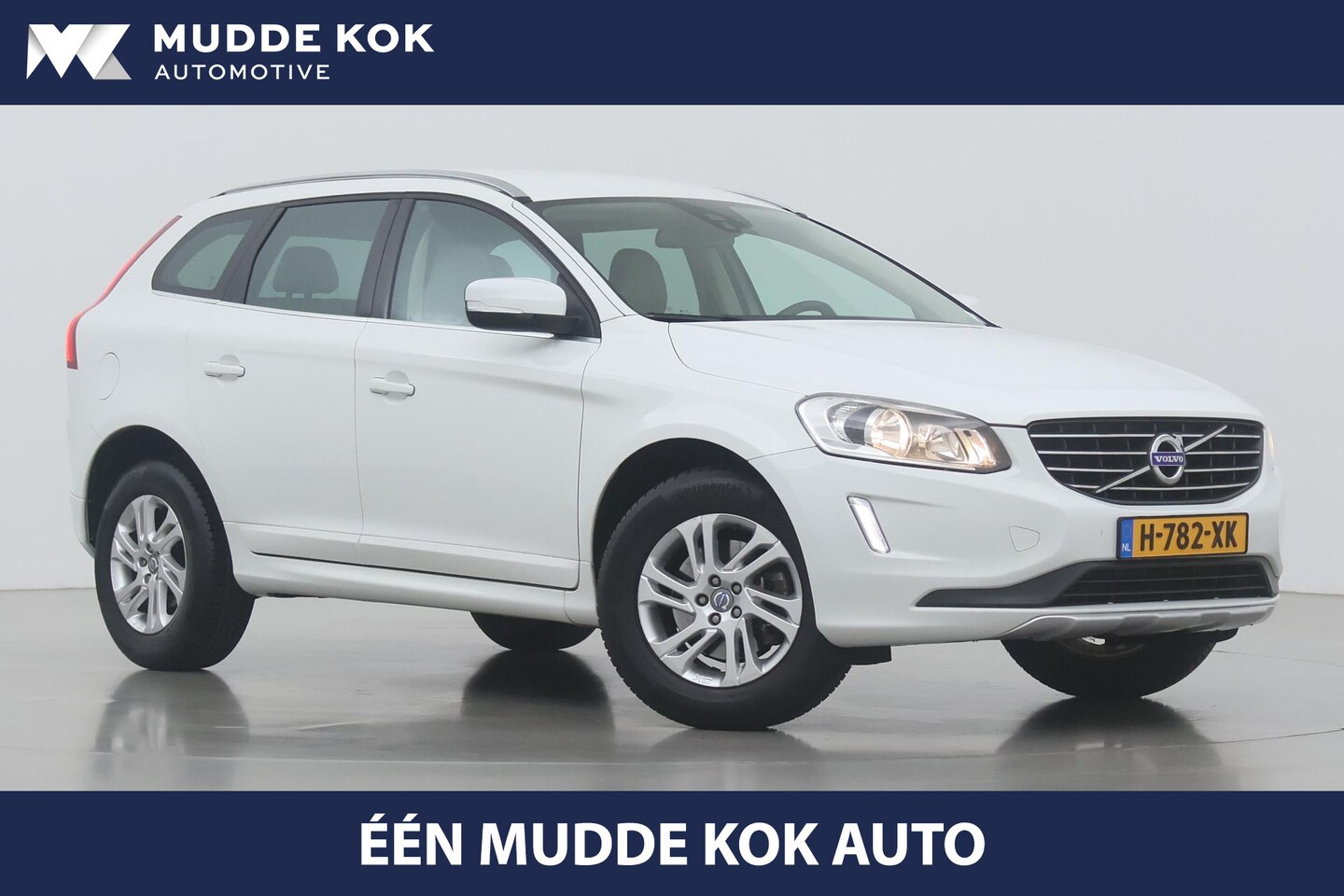 Volvo XC60 - T5 FWD Momentum | Trekhaak | Leder | Stoelverwarming | PDC Achter - AutoWereld.nl