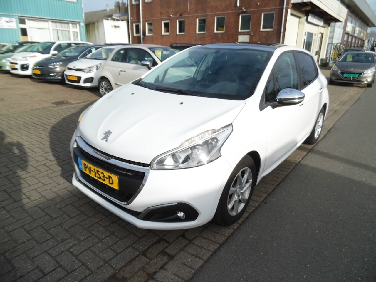 Peugeot 208 - zonnedak leer 1.2 PureTech Style apk 12.26 - AutoWereld.nl