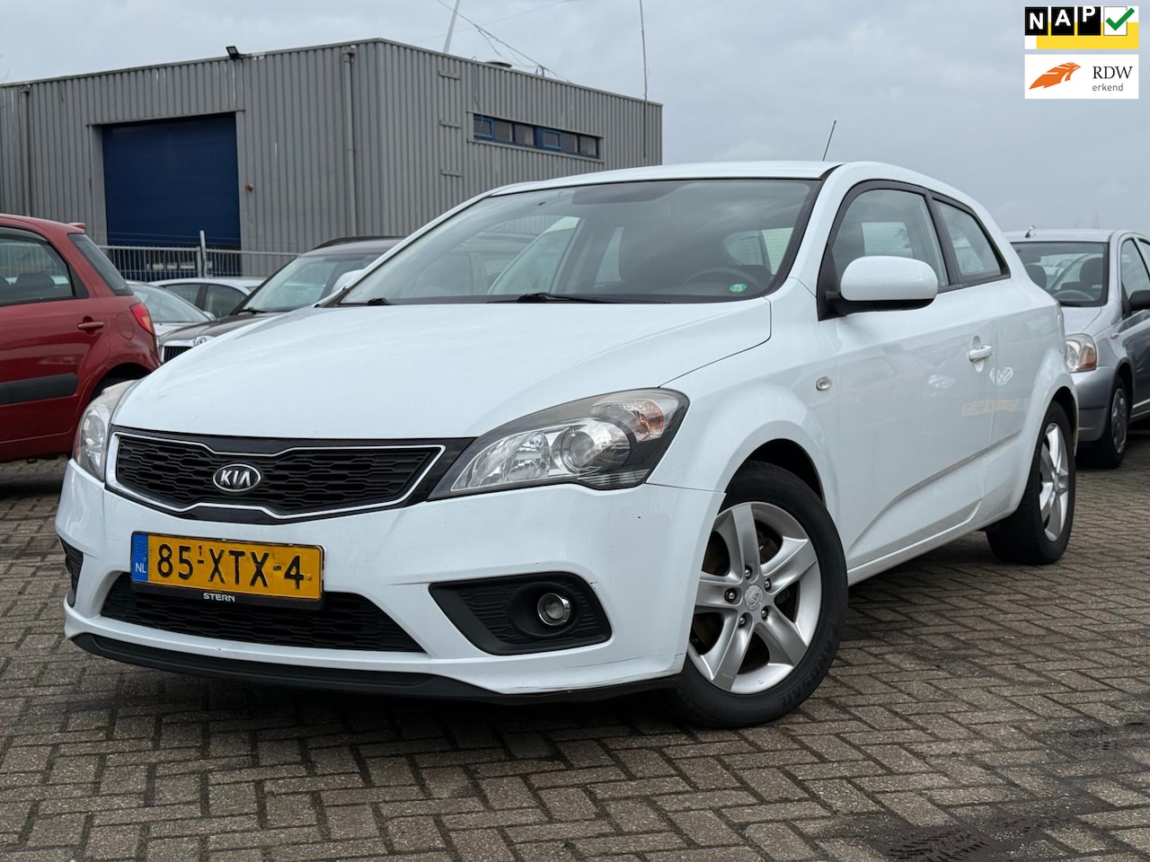 Kia Pro cee'd - 1.4 CVVT Navigator Plus Pack 1.4 CVVT Navigator Plus Pack - AutoWereld.nl