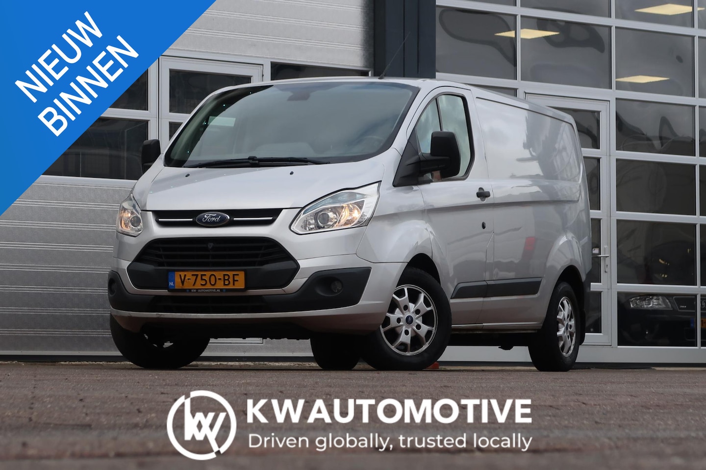 Ford Transit Custom - 290 2.2 TDCI L1H2 Trend AIRCO/ CRUISE/ TREKHAAK - AutoWereld.nl