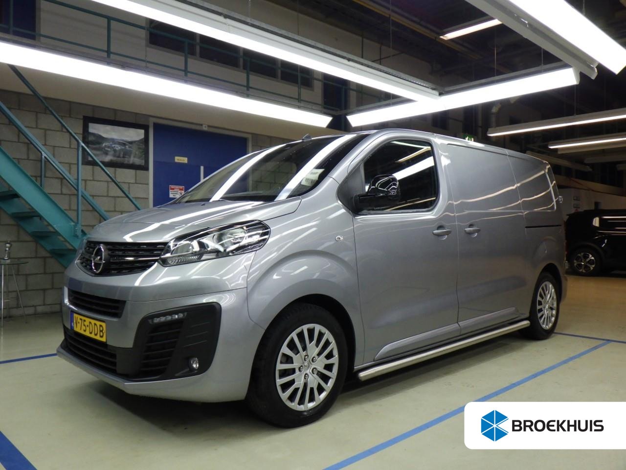 Opel Vivaro - L2 2.0 145 PK AUTOMAAT CAMERA | NAVI | CARPLAY | 2X SCHUIFDEUR | SIDE BARS - AutoWereld.nl