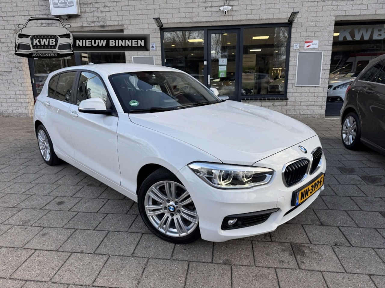 BMW 1-serie - 116i 5Drs Airco Navi Led Xenon M Wielen NAP - AutoWereld.nl