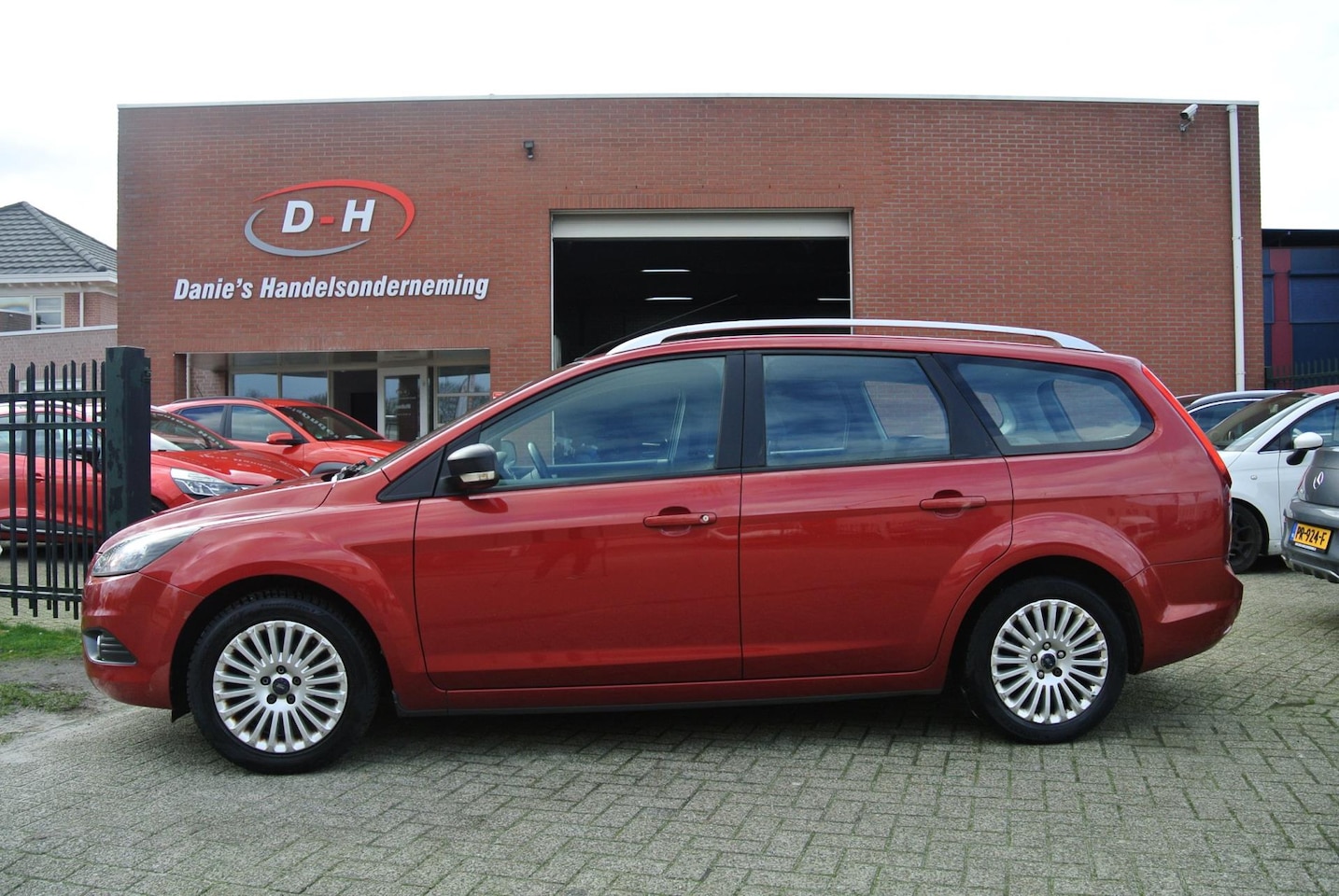 Ford Focus Wagon - 1.8 Titanium Flexi Fuel airco inruil mogelijk nap - AutoWereld.nl