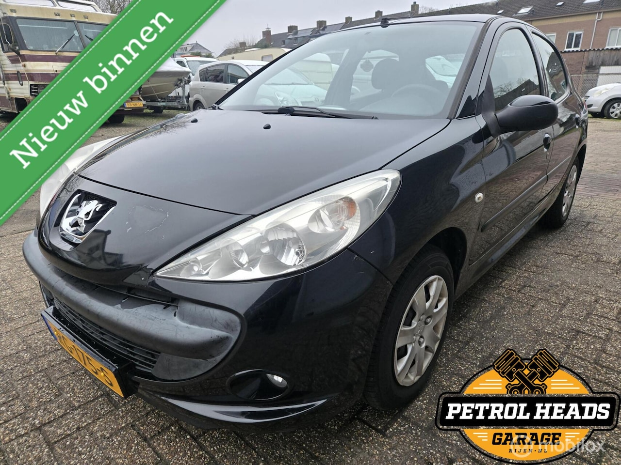 Peugeot 206 - 1.1 XR | 5Deurs | Nwe APK! | Airco | Trekhaak - AutoWereld.nl