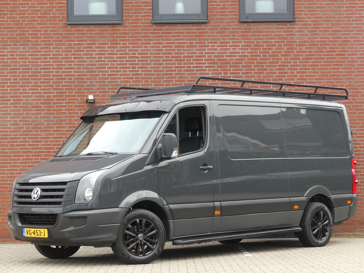 Volkswagen Crafter - 32 2.0 TDI L2H1 Camera/Trekhaak/Geveerde stoel - AutoWereld.nl