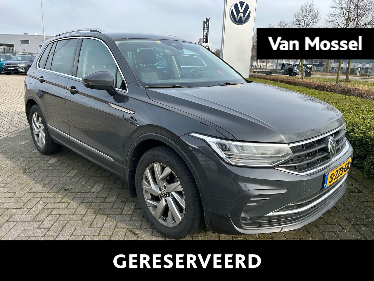 Volkswagen Tiguan - 1.5 TSI R-Line Business+ | Automaat | Trekhaak | Airco | Camera | parkeersensoren | Stoelv - AutoWereld.nl