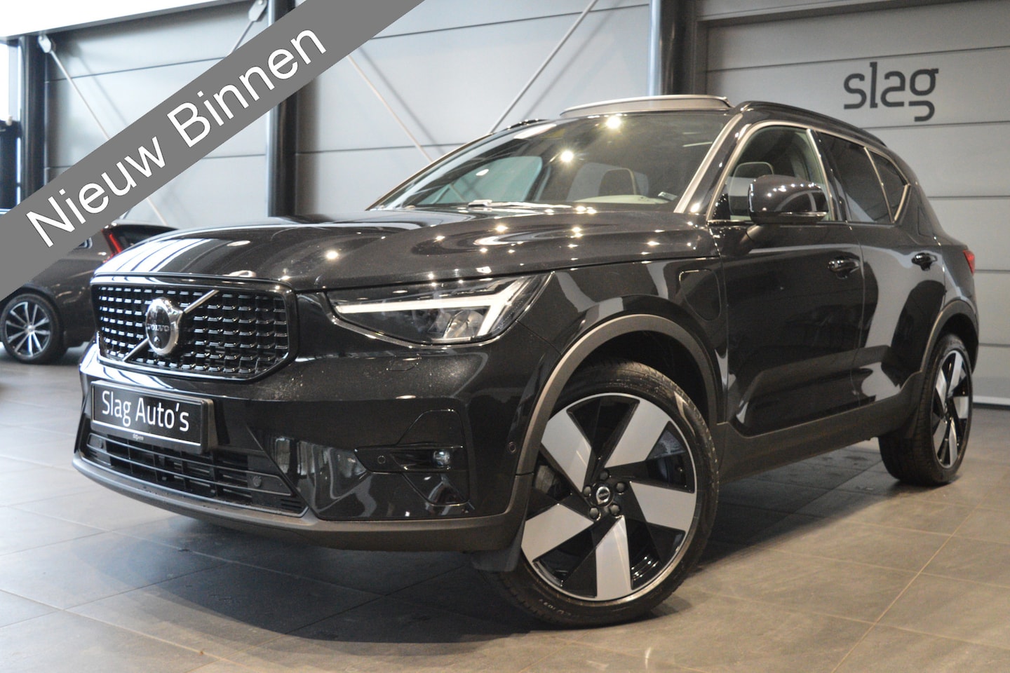 Volvo XC40 - 1.5 T5 Plug-in hybrid Ultimate Dark pano camera 20 inch !! - AutoWereld.nl