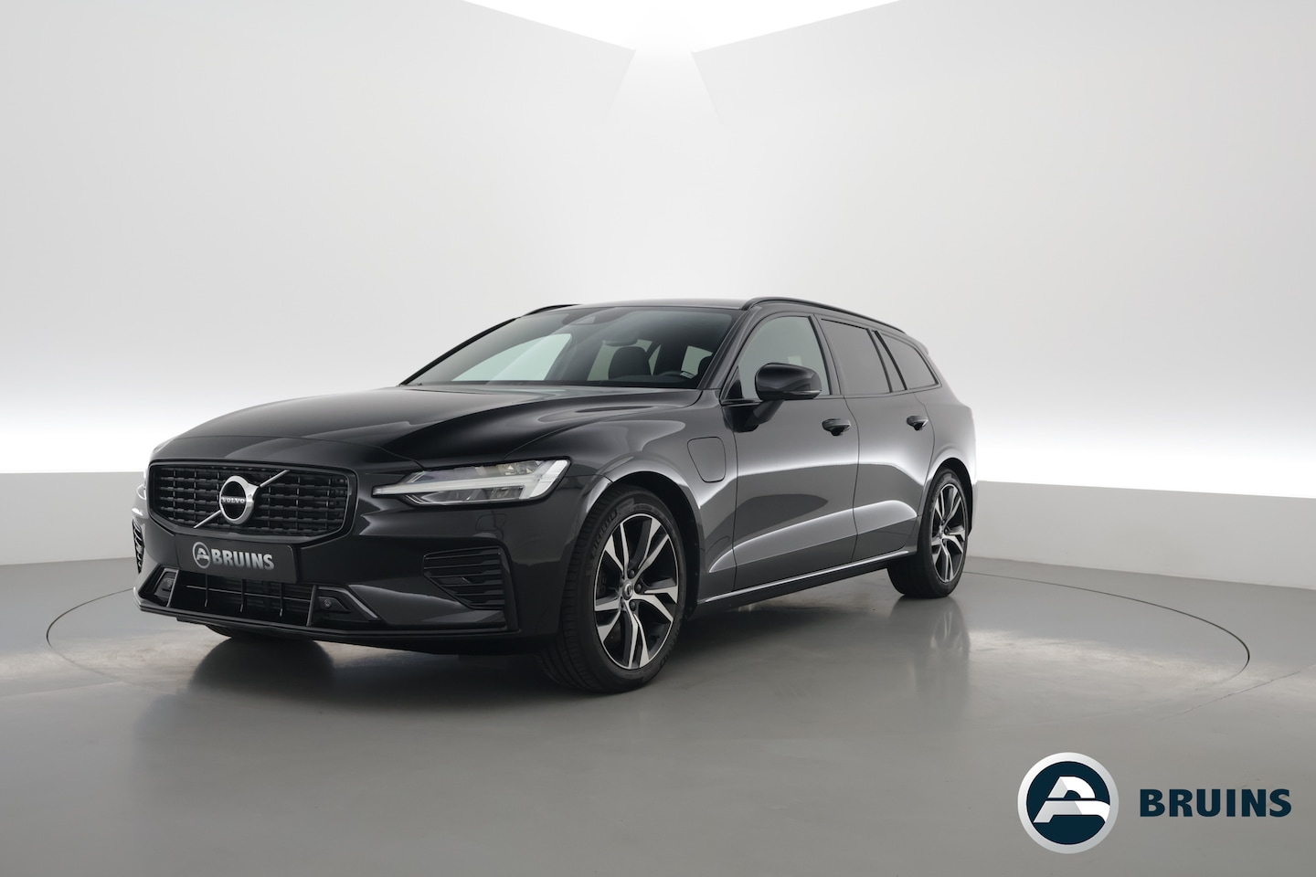 Volvo V60 - 2.0 T6 Recharge AWD R-Design | Trekhaak | Mem stoelen | Achteruitrijcamera | Stoel & Stuur - AutoWereld.nl