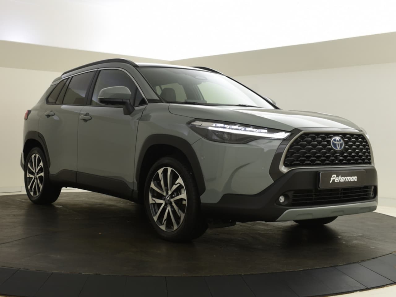 Toyota Corolla Cross - 2.0 HP Hybrid Launch Edition | JBL | Panoramadak | Blind Spot | - AutoWereld.nl