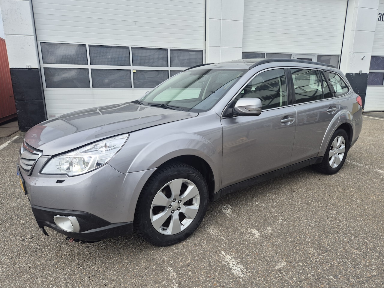 Subaru Outback - 2.5i Exclusive automaat ledser 4x4 schuifdak zeer mooi voor schadeje grote beurt top staat - AutoWereld.nl