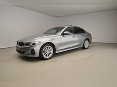 BMW 3-serie - Sedan 320e | LED | Leder | Navigatie | Schuifdak | Elektr. zetels | Sportstoelen | Stoelve