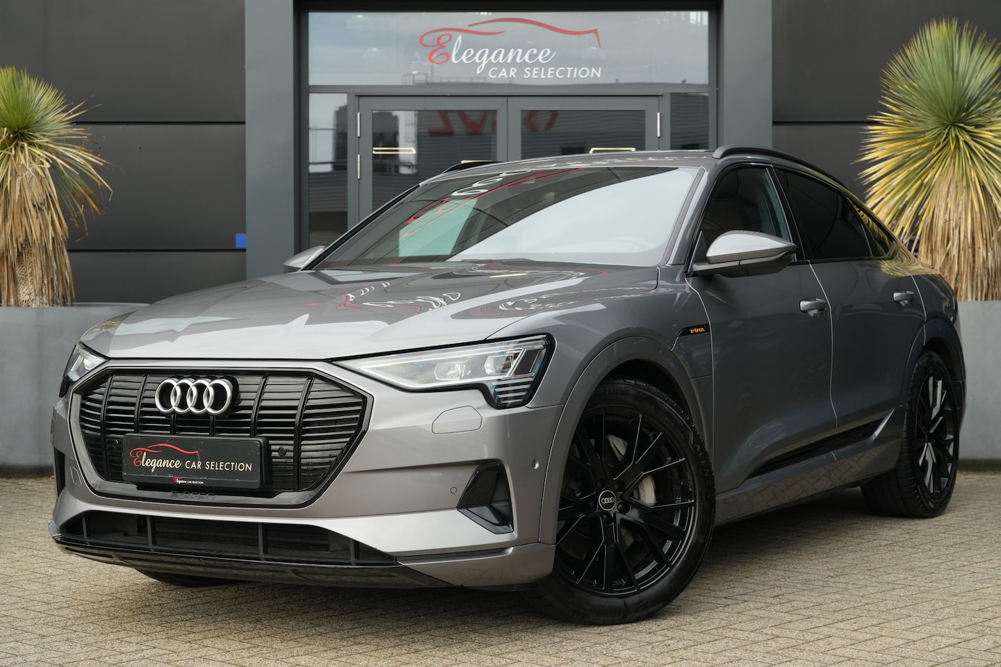 Audi e-tron Sportback - 55 quattro Advanced Edition Plus 95 kWh 408pk Panoramadak/Stoelverwarming/Trekhaak - AutoWereld.nl