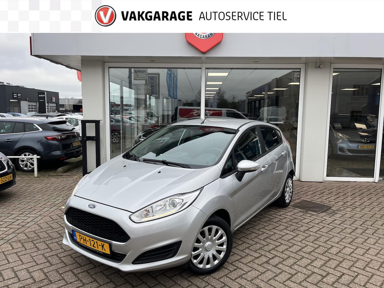 Ford Fiesta - 1.0 Style Essential Zeer nette Nederlandse auto, incl. boekjes! Navigatie, Start/Stop syst - AutoWereld.nl