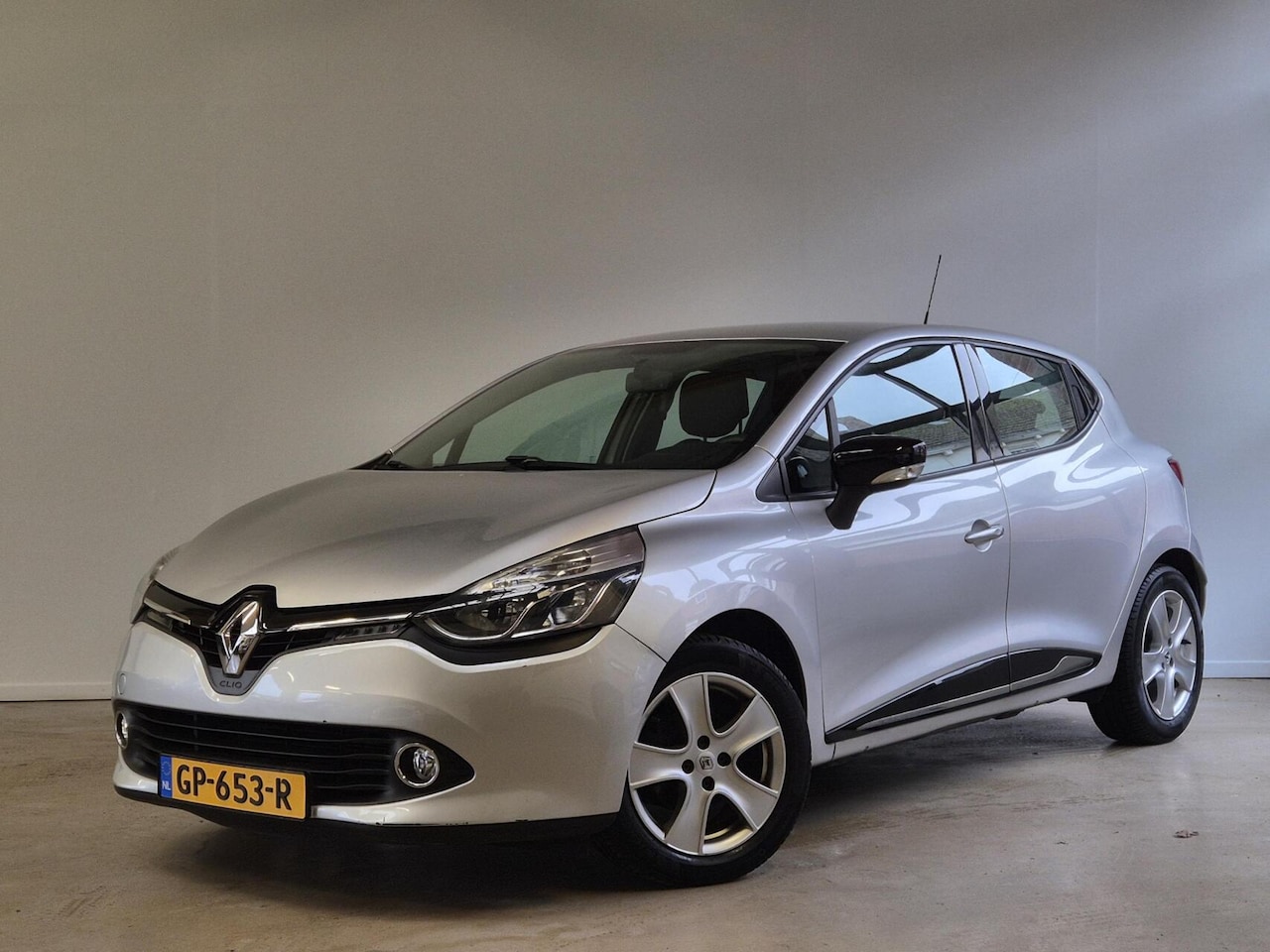 Renault Clio - 0.9 TCe Dynamique / Origineel NL / Airco / Cruisecontrol / Parkeersensoren - AutoWereld.nl