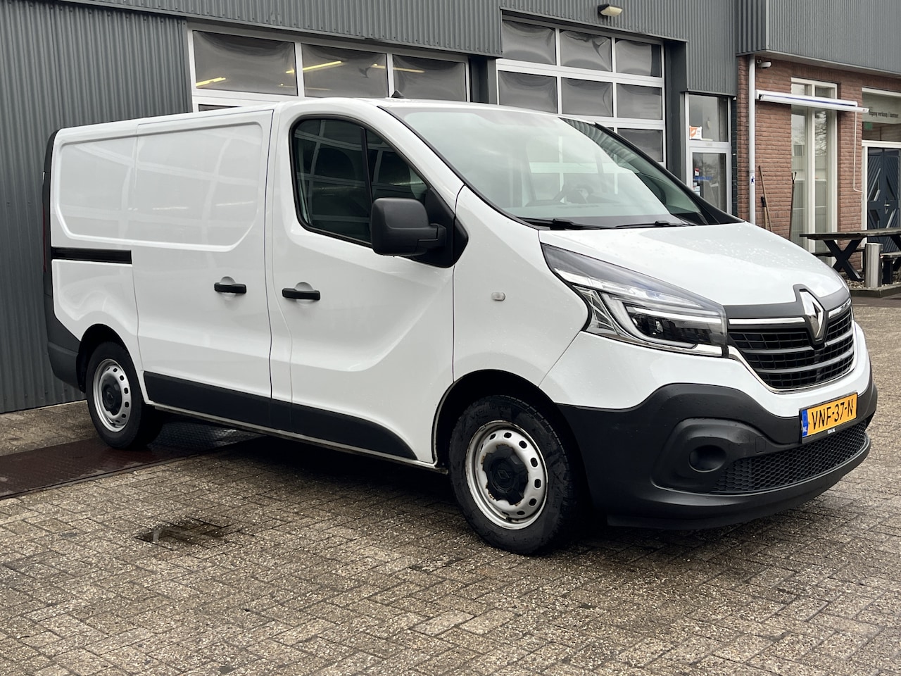 Renault Trafic - 2.0 dCi L1H1 120pk Bouwjaar 11-11-2021 Airco Cruise controle 3-Persoons Telefoonverbinding - AutoWereld.nl
