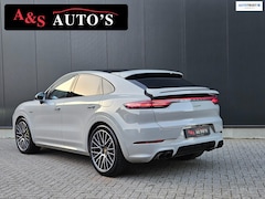 Porsche Cayenne Coupé - 3.0 E-Hybrid Platinum Edition Pano Luchtvering Sportuitlaat Trekhaak 360 camera Sfeer