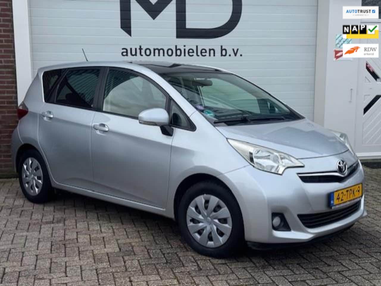 Toyota Verso S - 1.3 VVT-i Aspiration - Panoramadak - Trekhaak - AutoWereld.nl