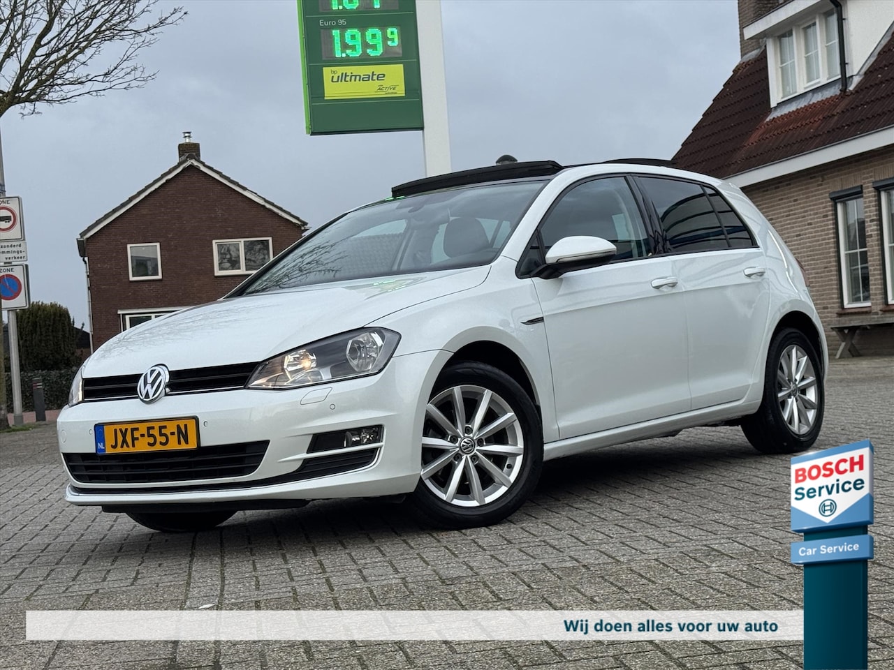 Volkswagen Golf - 1.2 TSI LOUNGE Edition / Pano / Stoelverwarming / Bleutooth / Navi / Cruise / Clima / Pdc - AutoWereld.nl