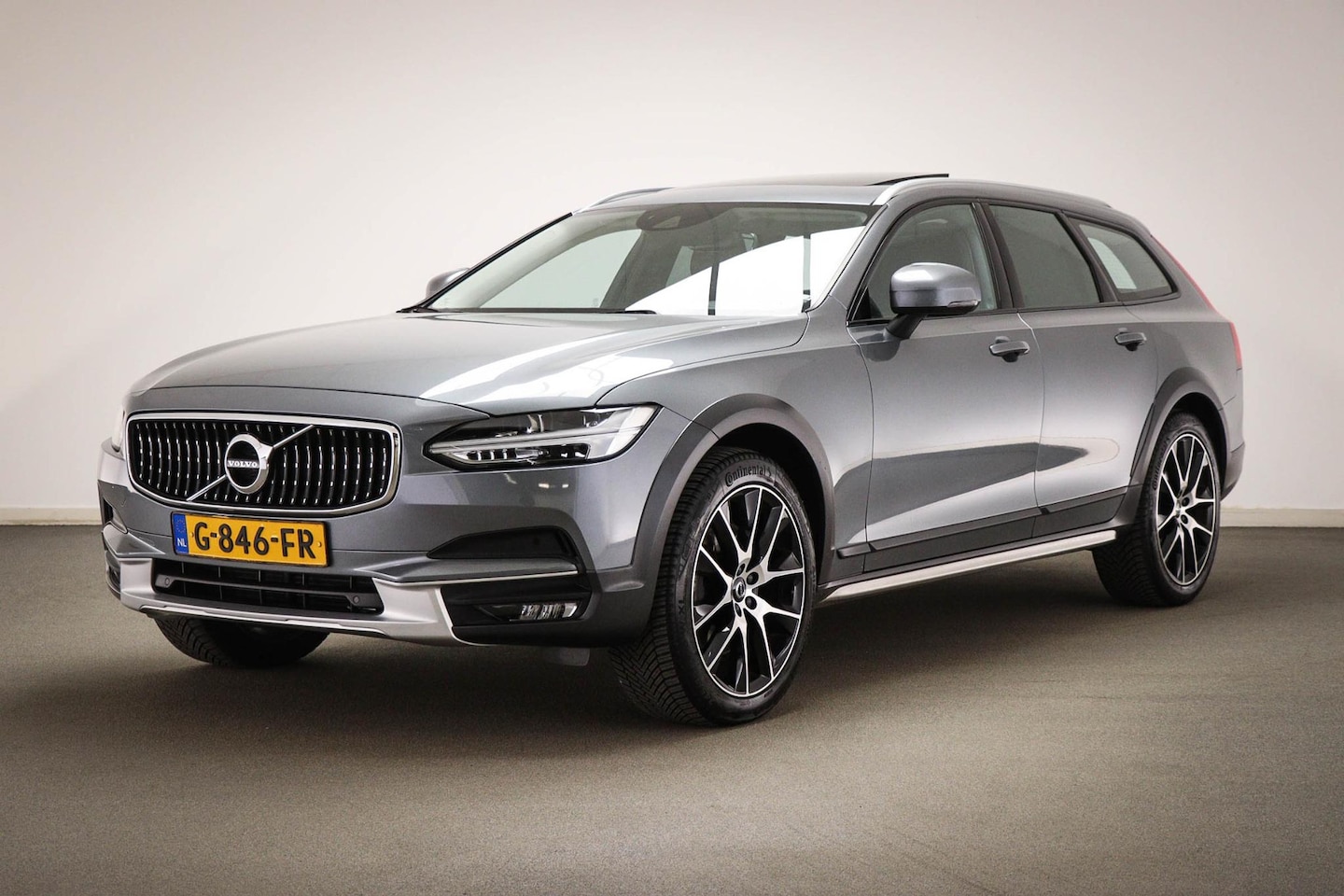 Volvo V90 Cross Country - 2.0 T5 AWD Pro | SCANDINAVIAN / LUXURY- LINE | PANORAMADAK | HEAD UP | STUURVERWARMING | T - AutoWereld.nl