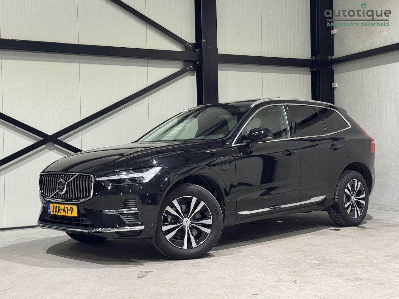 Volvo XC60 - 2.0 Recharge T6 AWD Inscription Expr Aut. | panorama | navi | trekhaak | face-lift model | - AutoWereld.nl