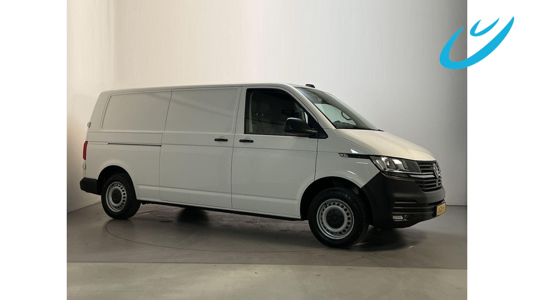 Volkswagen Transporter - 2.0 TDI 150pk DSG L2H1 3-zits Camera Navigatie DAB+ App-Connect - AutoWereld.nl