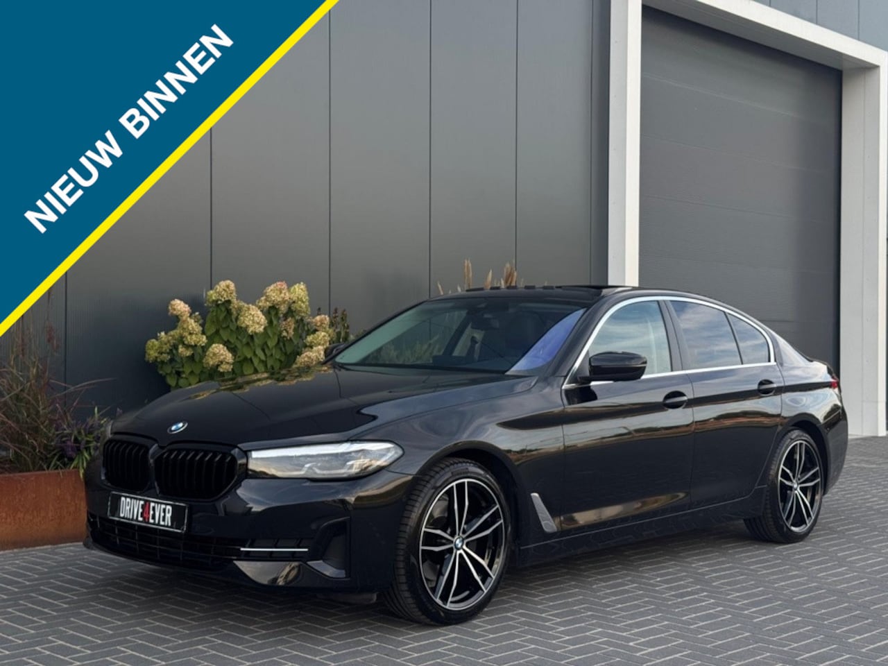 BMW 5-serie - 520i High Exe m2021 FULL SCHUIFDAK NAVI CAMERA SPORTVELGEN - AutoWereld.nl