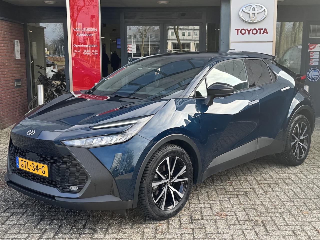 Toyota C-HR - 1.8 Hybrid 140 Dynamic STOELVERWARMING SENSOREN BLIND-SPOT CAMERA CLIMA LM-VELGEN - AutoWereld.nl
