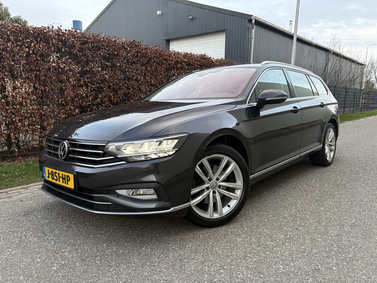 Volkswagen Passat Variant - 2.0 TSI Elegance Business R / AUTOMAAT / NAVI / CRUISE / 143dkm! - AutoWereld.nl