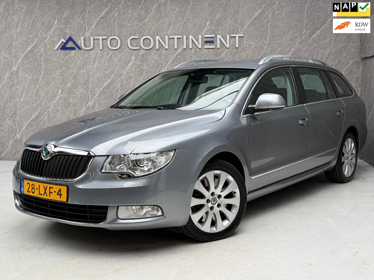 Skoda Superb Combi - 3.6 FSI Elegance 4x4 260 PK / NAP / Goed Onderhouden - AutoWereld.nl