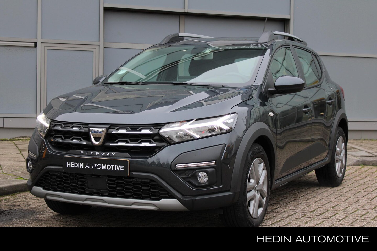 Dacia Sandero Stepway - 1.0 TCe 90 Comfort | Navigatie via App | Camera | Climate Control | Apple Carplay/Android - AutoWereld.nl