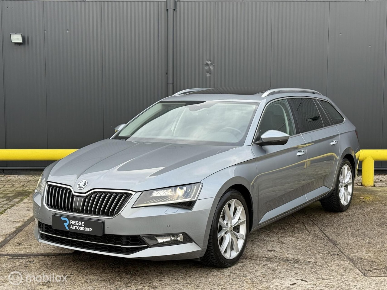 Skoda Superb Combi - 2.0 TSI 4x4 Style PANODAK | BOMVOL - AutoWereld.nl