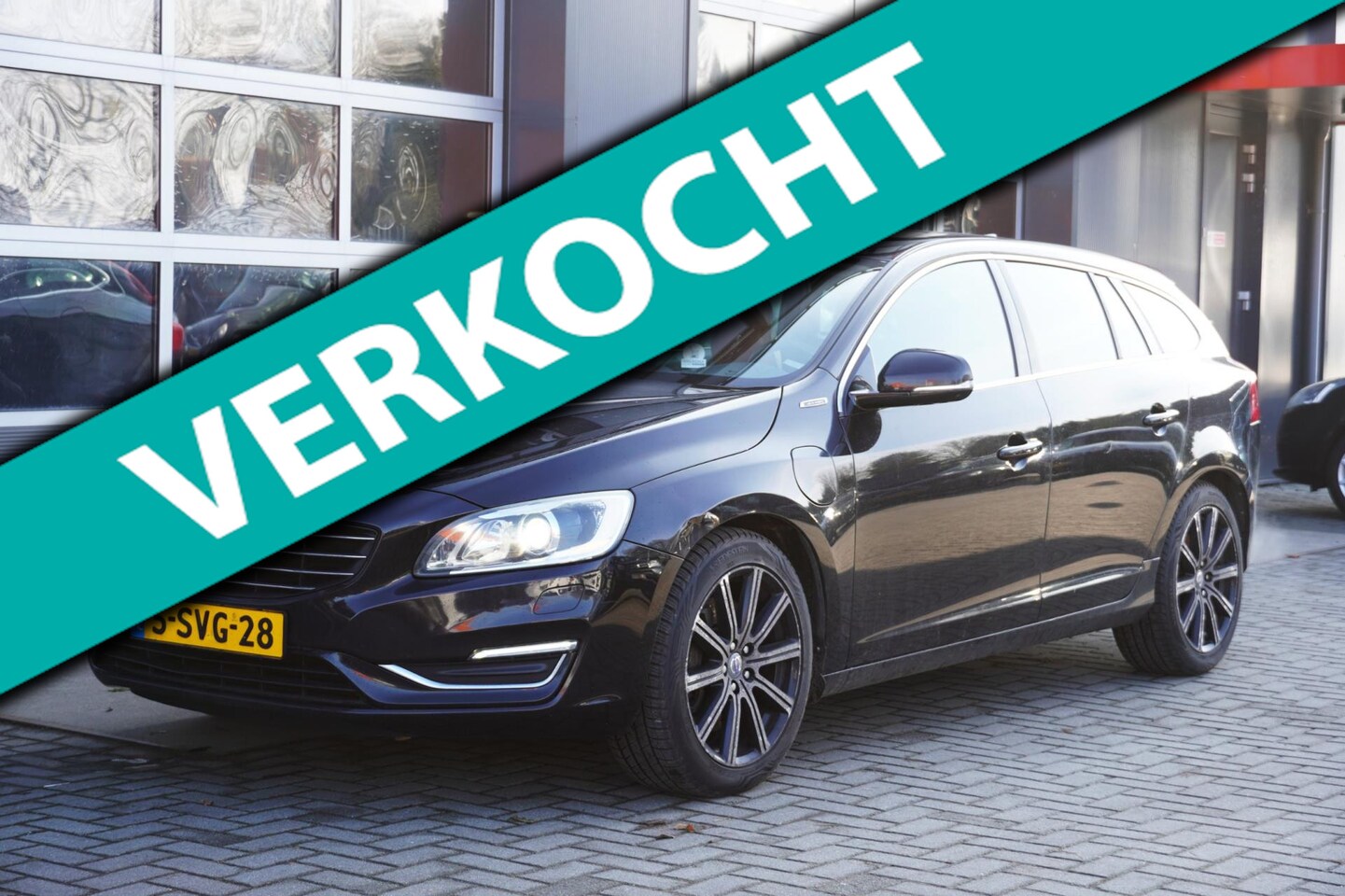 Volvo V60 - 2.4 D6 AWD Plug-In H. Inruilkoopje! APK 12-2026 - AutoWereld.nl