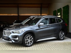 BMW X1 - SDrive20i - Adaptive Cruise Control - Panoramadak - HUD - Leren Sportstoelen - Achteruitri
