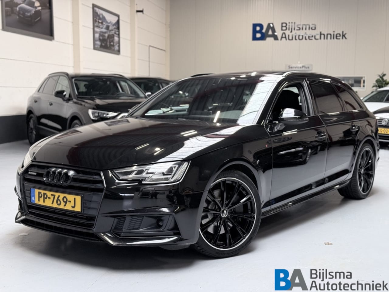 Audi A4 Avant - 2.0 TFSI Quattro | Pano | Matrix | Trekhaak - AutoWereld.nl