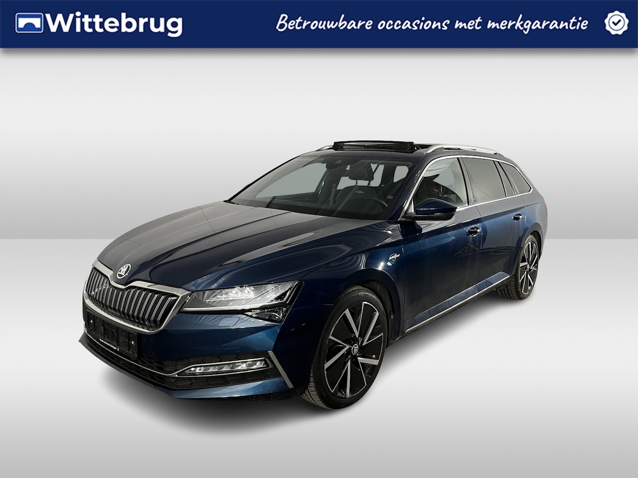 Skoda Superb Combi - 1.4 TSI iV Laurin & Klement / AUTOMAAT/ PANO/ TREKHAAK/ LEER/ STOELVENTILATIE/ ELEK.ACHTER - AutoWereld.nl