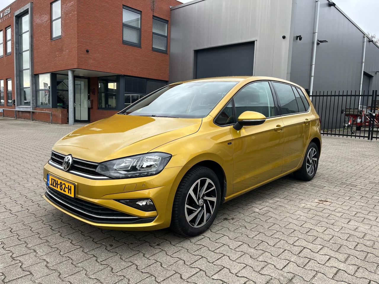 Volkswagen Golf Sportsvan - Automaat 1.0 TSI Highline - AutoWereld.nl