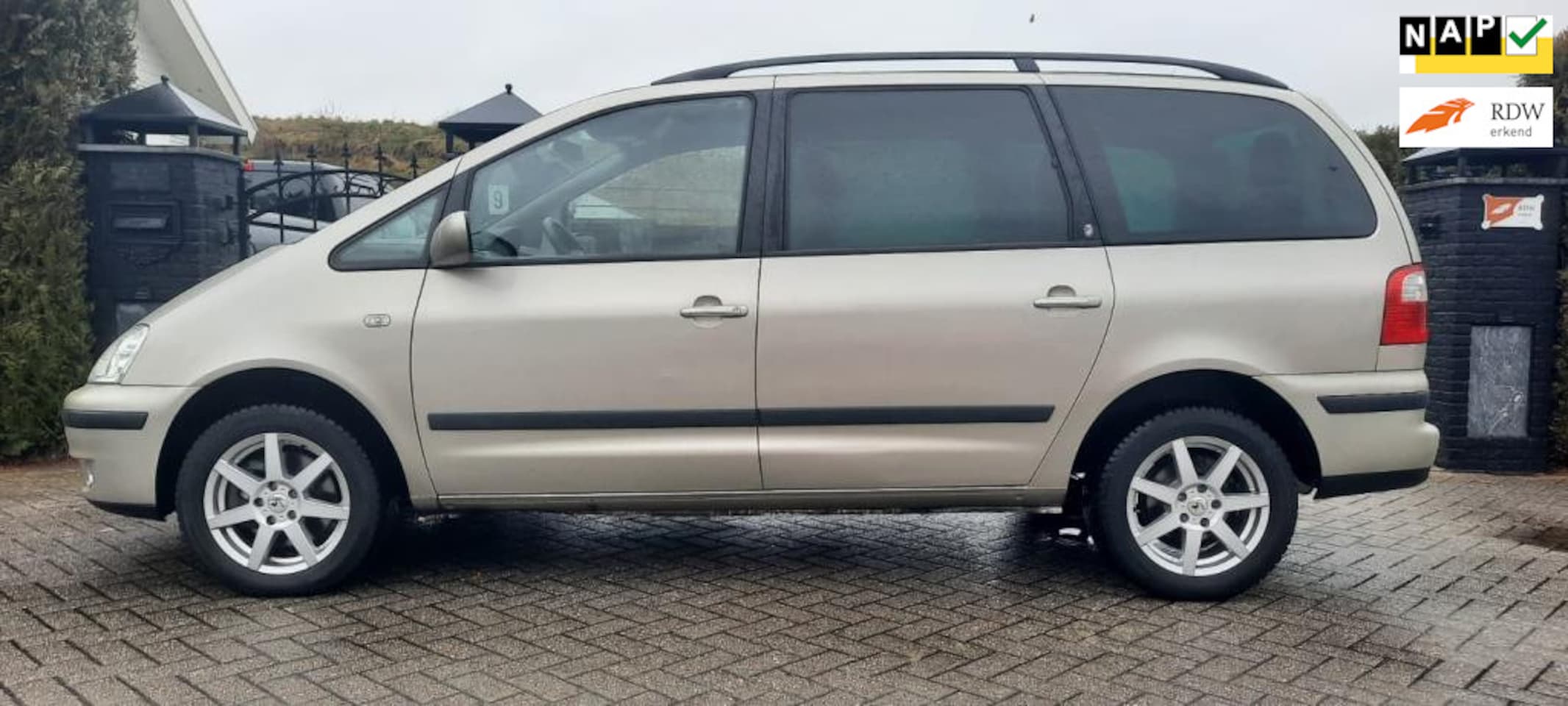 Ford Galaxy - 2.3-16V Ghia AUTOMAAT 6 STOELEN - AutoWereld.nl