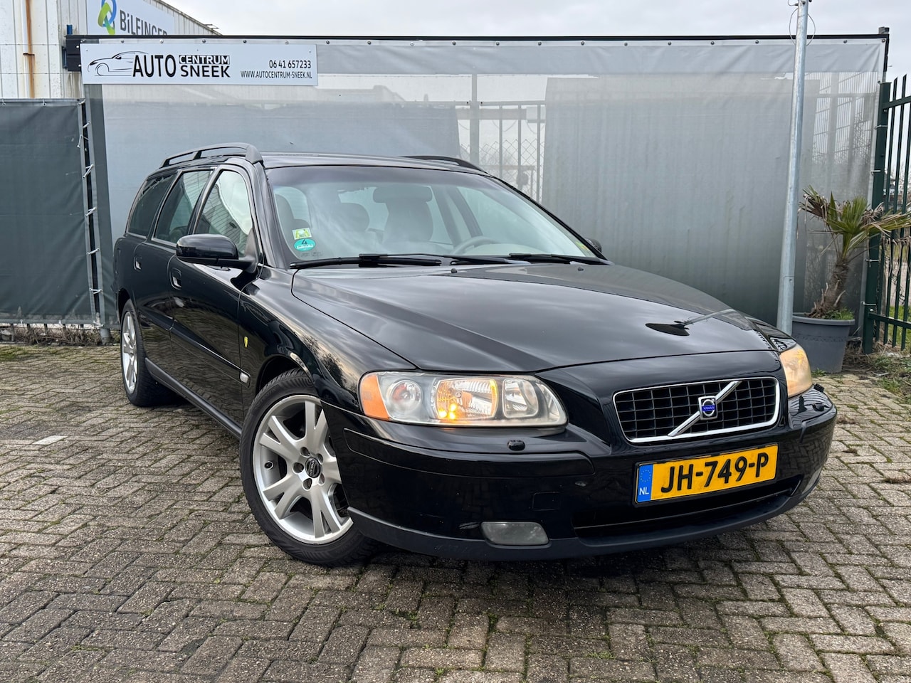 Volvo V70 - 2.5T Momentum-Clima-Cruise-Navi-APK 10-26 - AutoWereld.nl