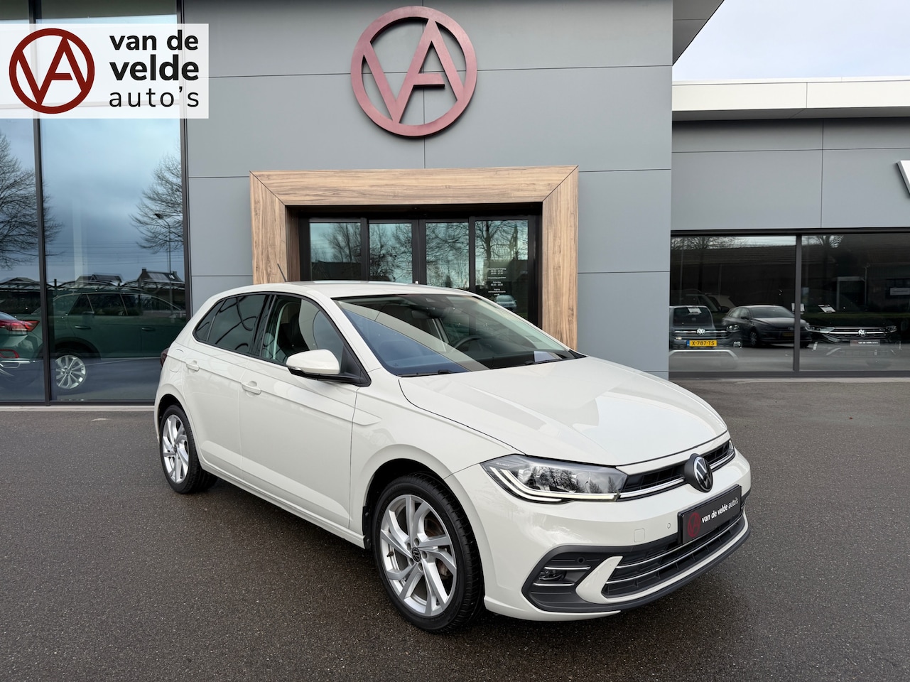 Volkswagen Polo - 1.0 TSI Style Alcantara | Camera | Virtual | Navi | 17 inch | IQ light | Climate | Stoelve - AutoWereld.nl
